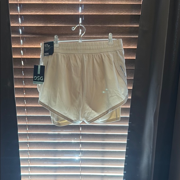 DSG Women's Cream Shorts - Picture 2 of 5